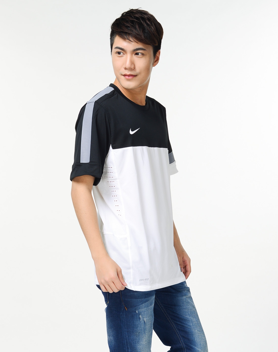 耐克nike 黑拼白色时尚休闲短袖t恤