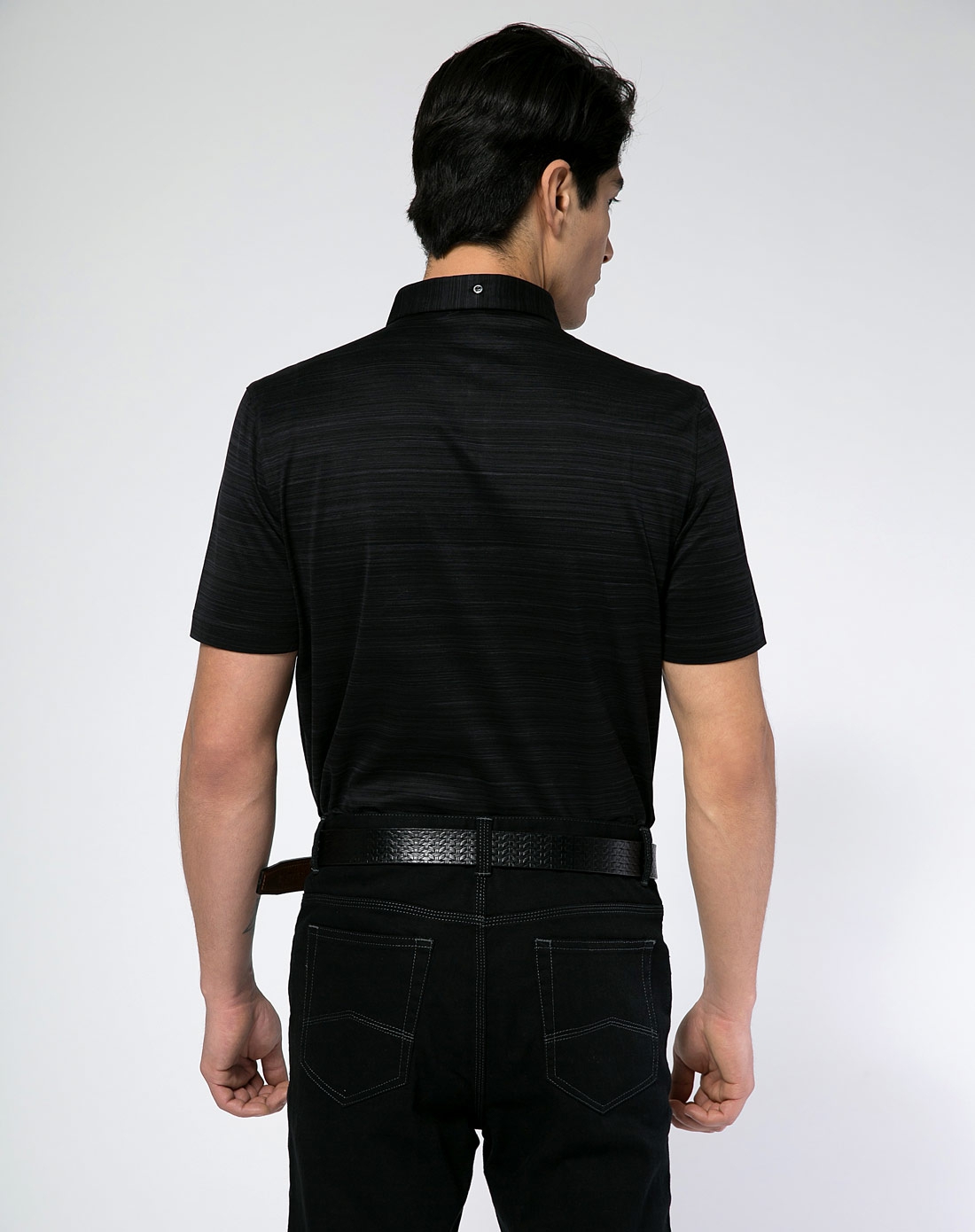 蓝黑色翻领短袖t恤