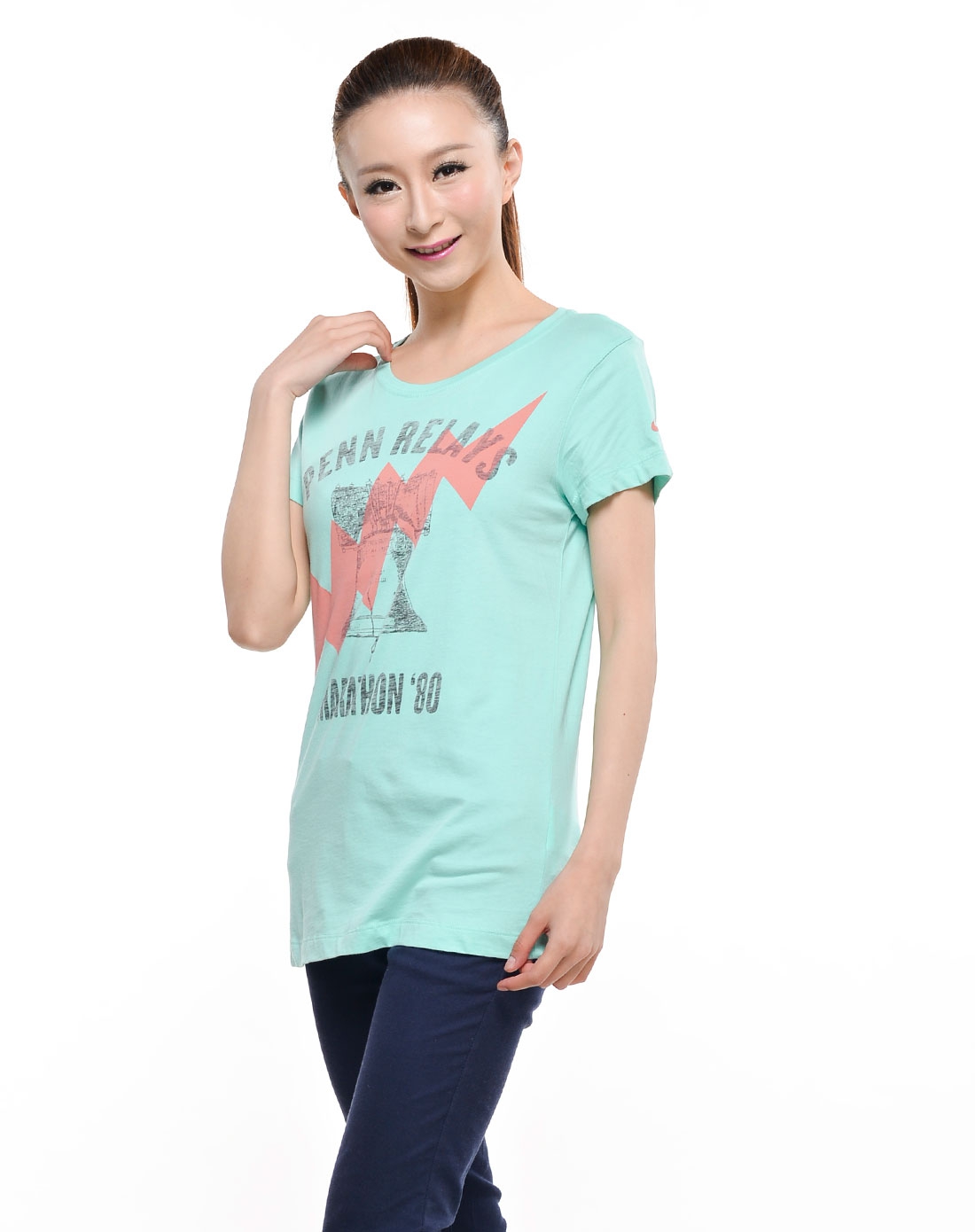 女子浅青色短袖t恤