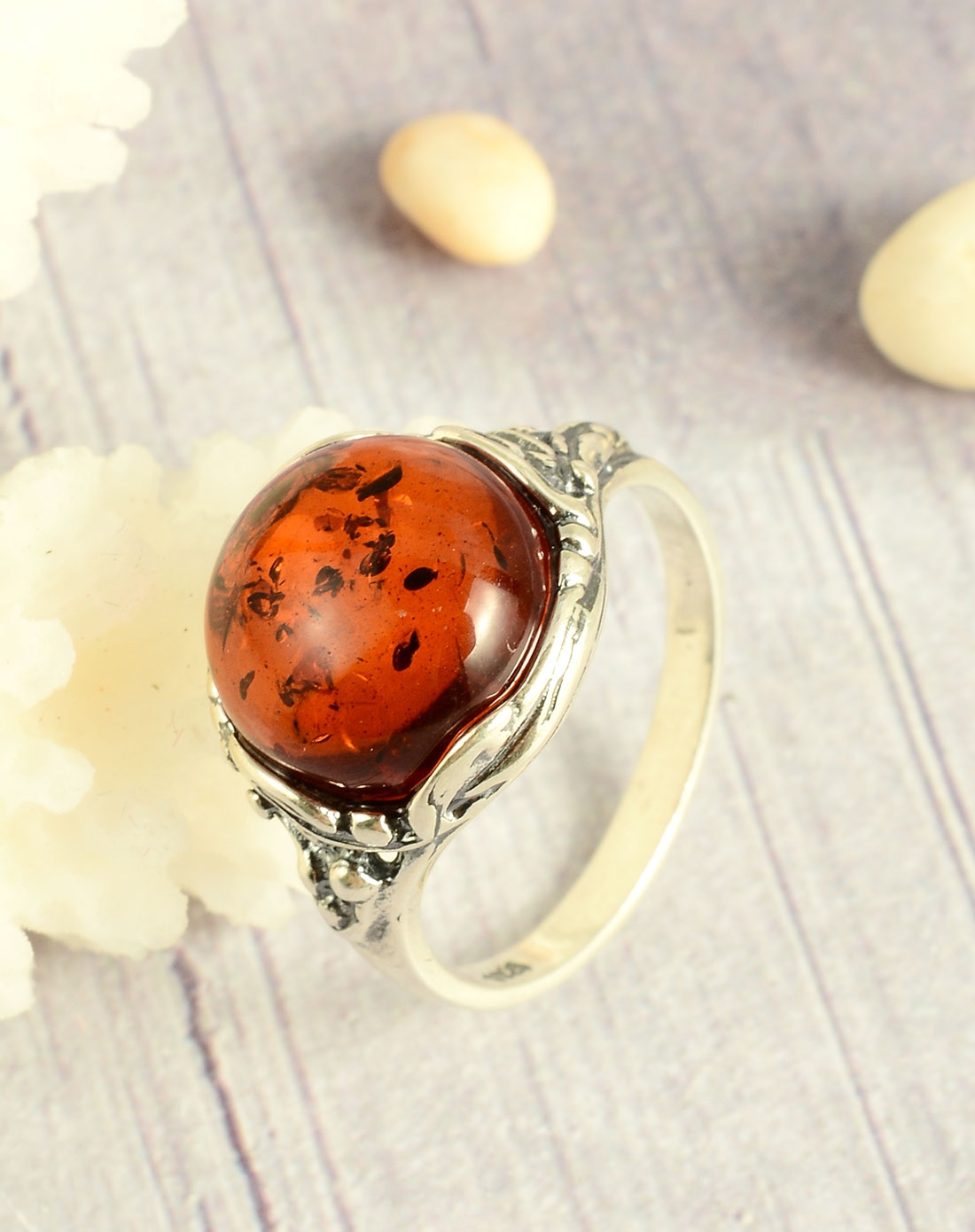 女款高贵大方琥珀戒指(附证书)