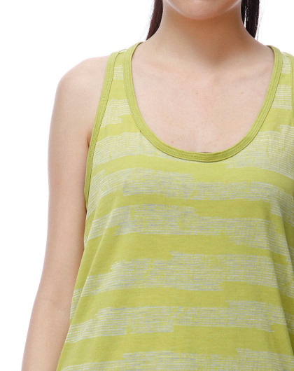 女款浅绿色背心