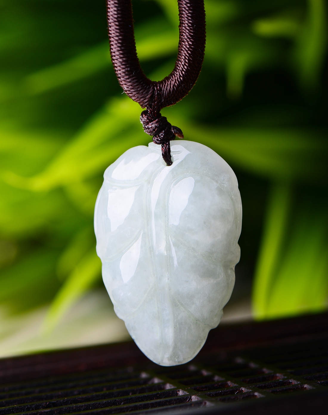 中性天然翡翠淡绿色树叶项链附证书