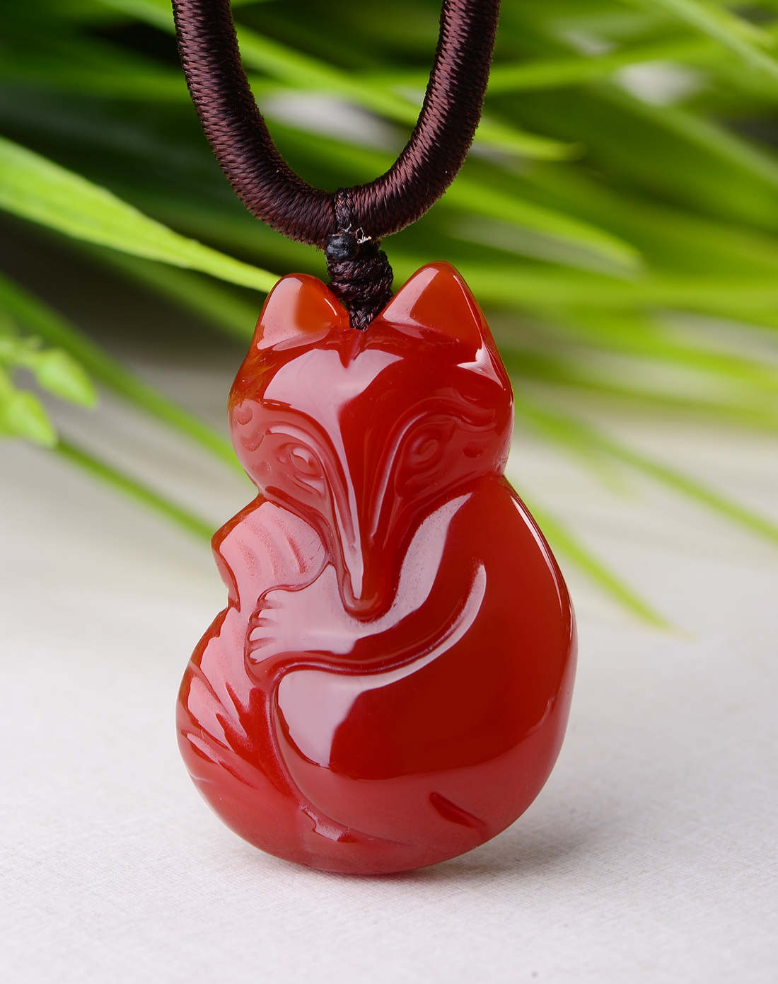 中性红玛瑙玉面狐狸时尚项链(附证书)