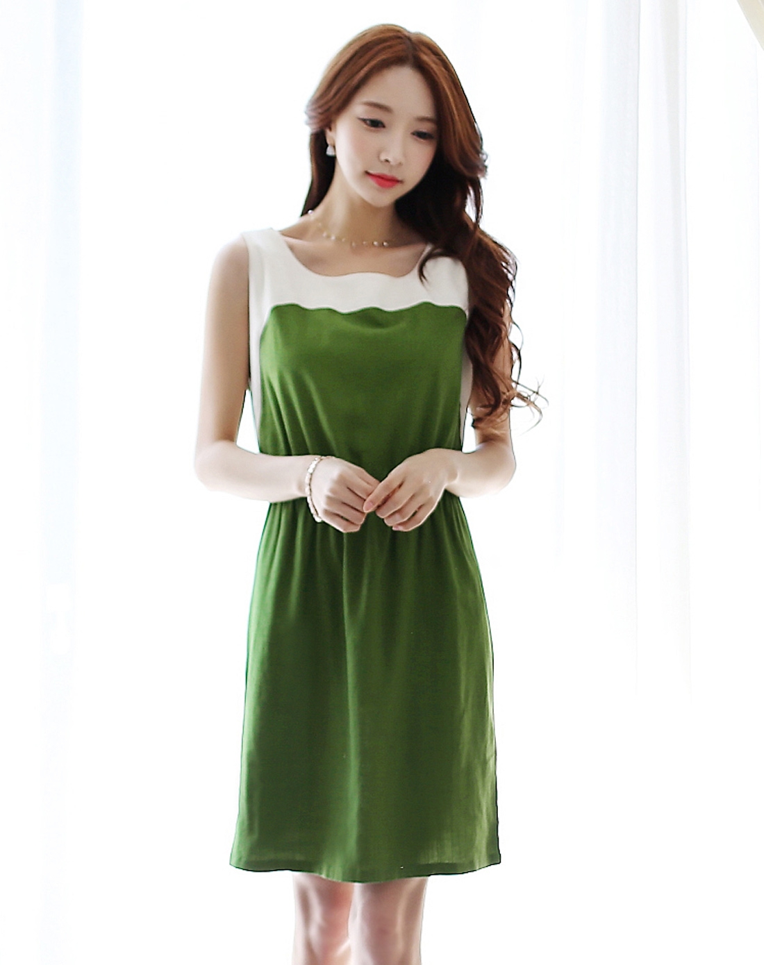 深绿/米色时尚活力拼接无袖连衣裙
