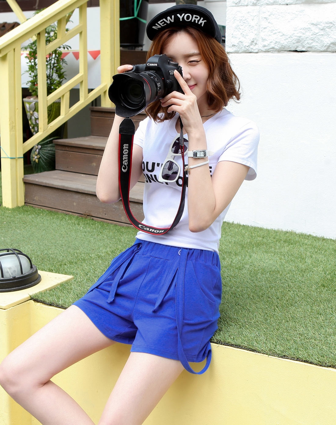 宝蓝色休闲背带短裤