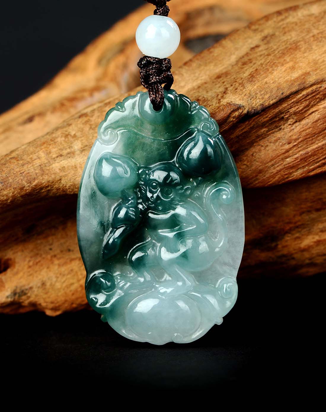 天然a货翡翠生肖猴牌