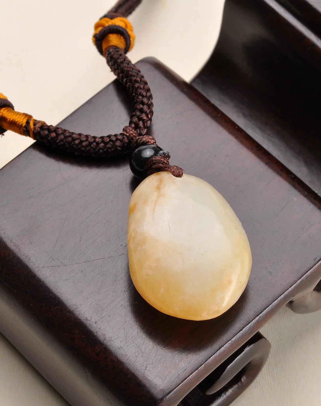 和田玉天山子玉原石吊坠