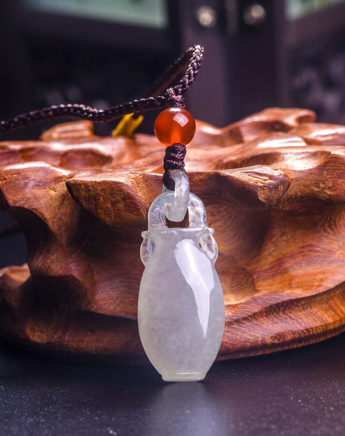 > 冰种淡黄水精工纳福宝瓶小件吊坠天然翡翠a货(附国检证书)