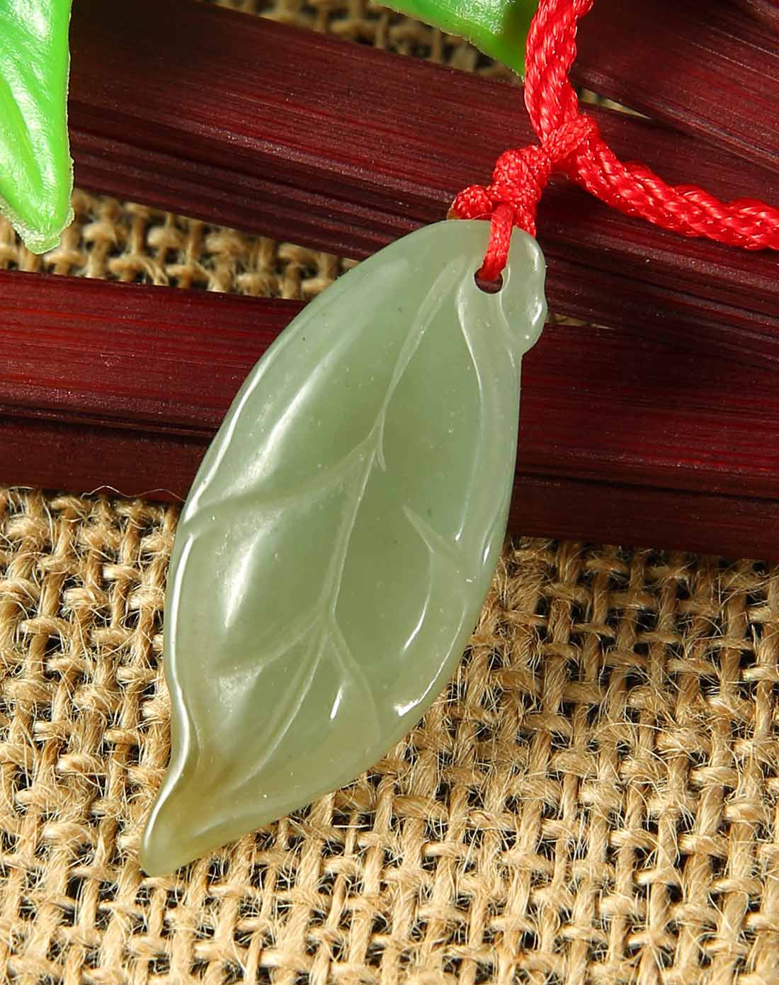 女款天然和田玉叶子吊坠