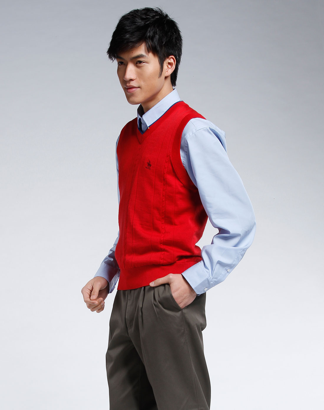 大红色v领毛衣背心