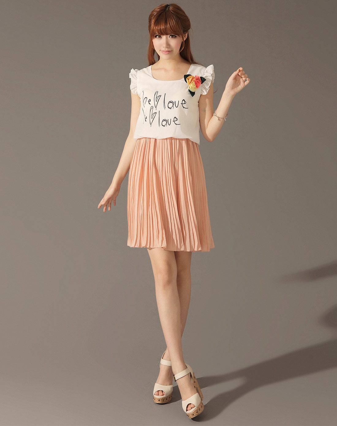 粉色雪纺压皱百褶连衣裙