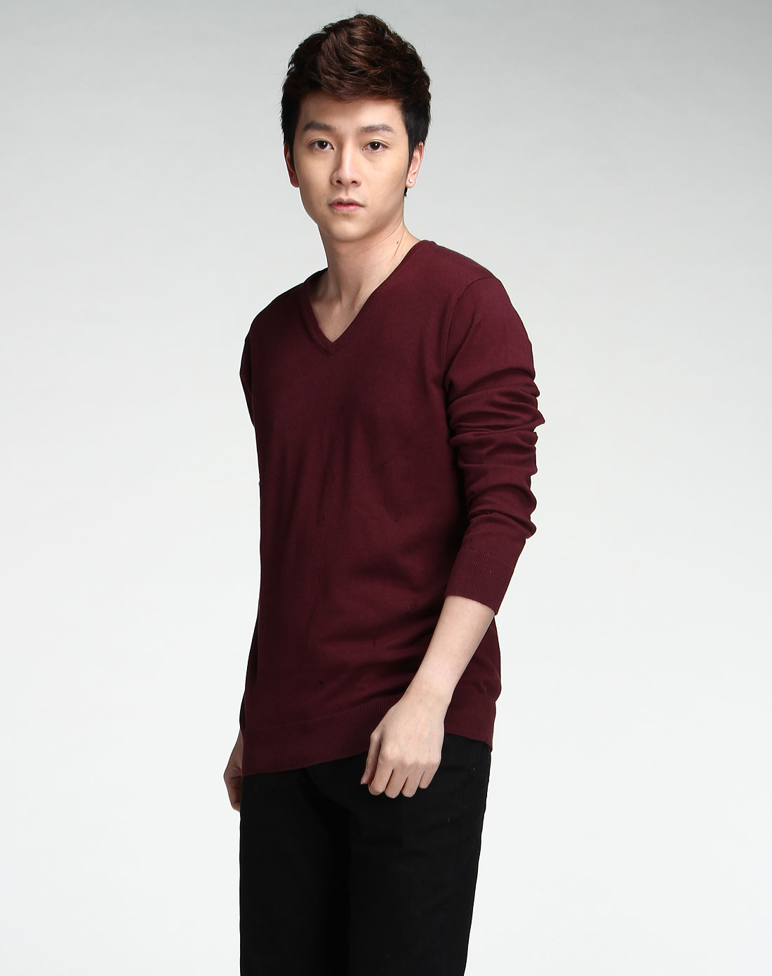 暗酒红色v领简约长袖针织衫