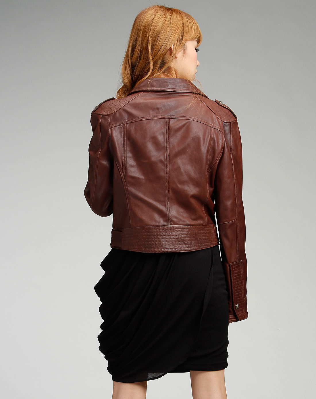 女款咖啡色绵羊皮短装长袖皮衣