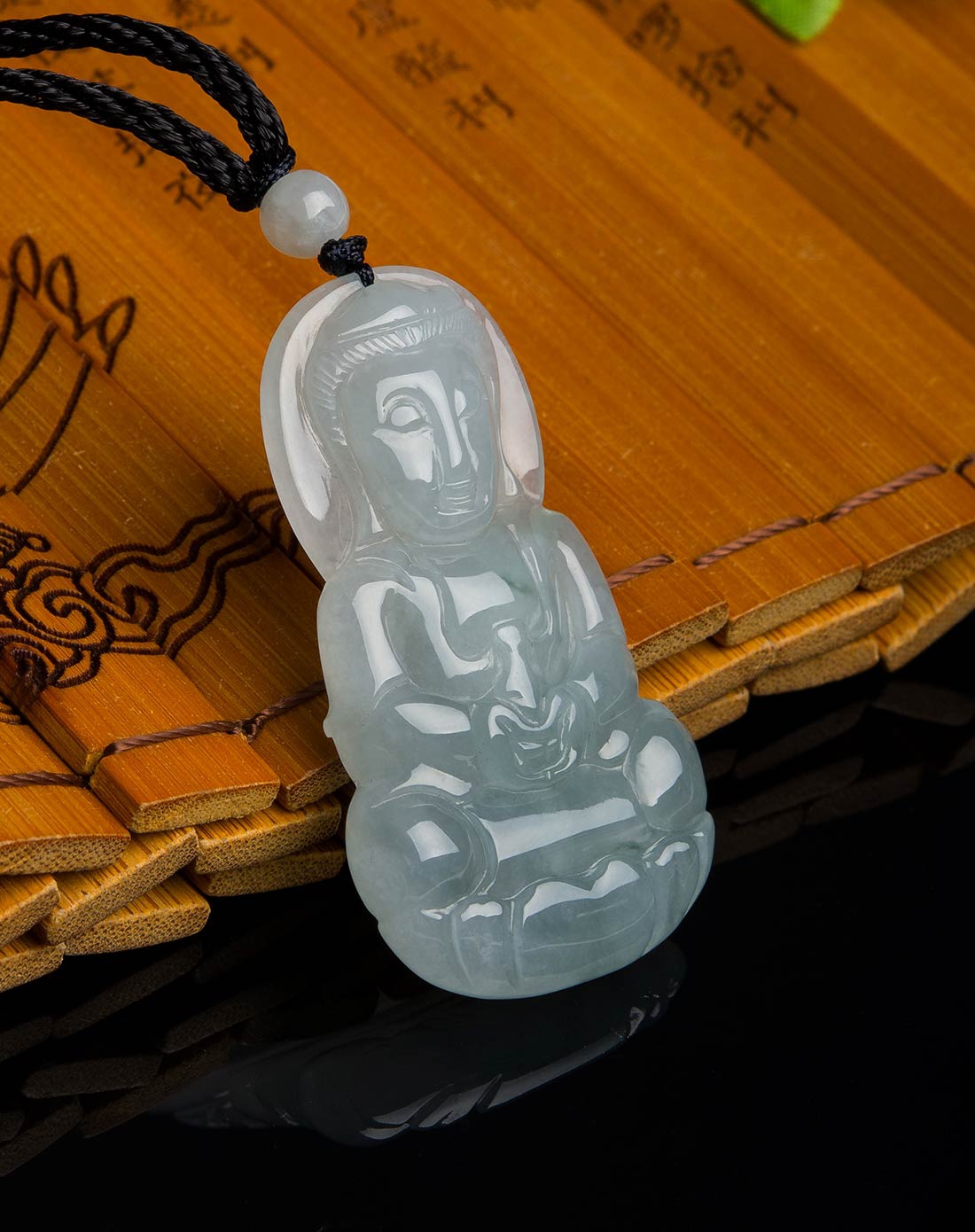 凤禧冰糯种带绿天然翡翠观音吊坠