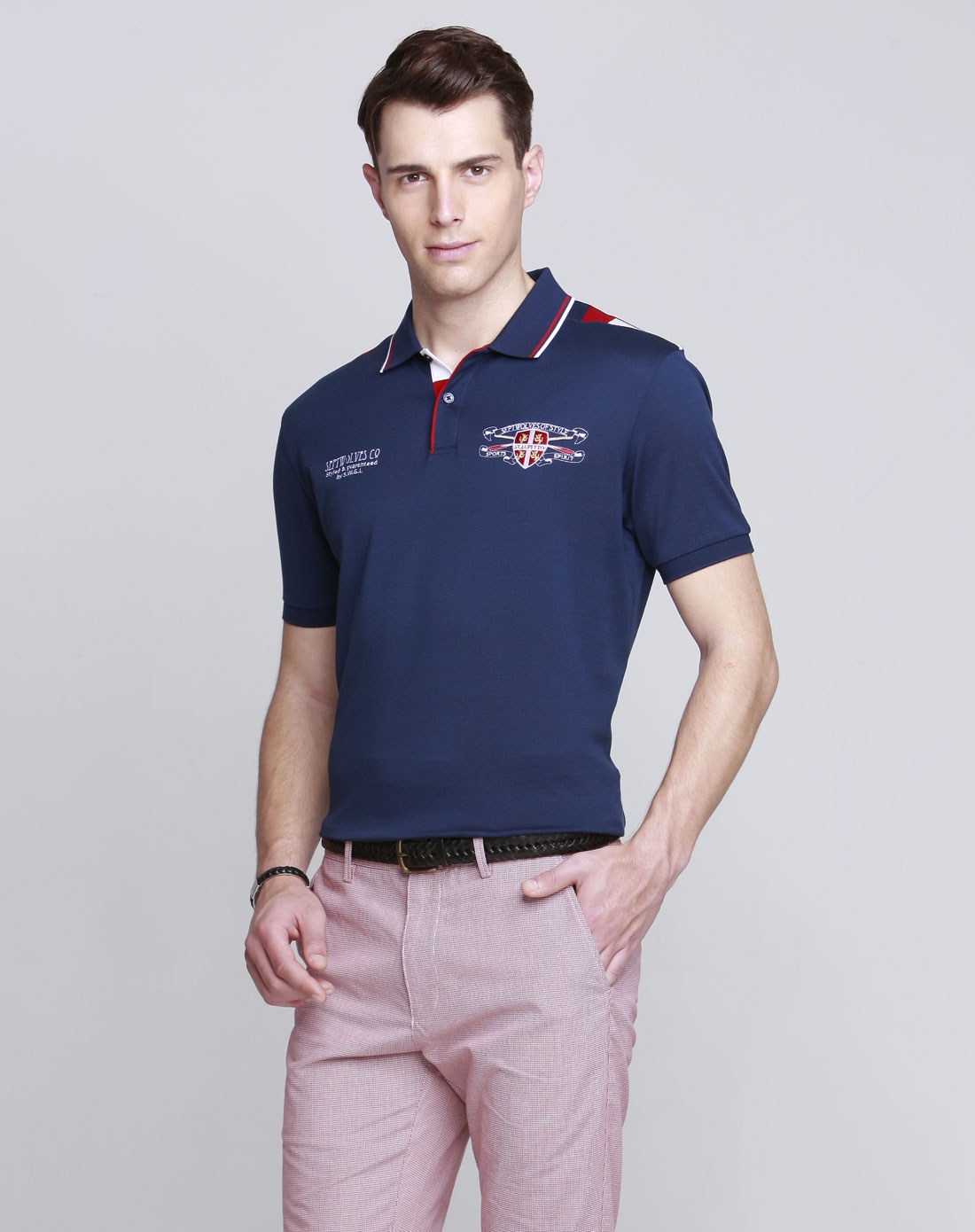 深蓝色时尚短袖翻领t恤