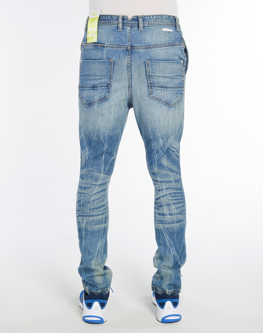 男子牛仔蓝牛仔裤