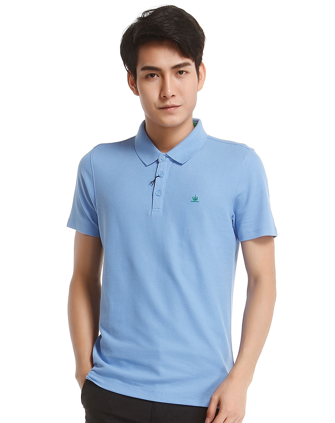 浅蓝色简洁休闲翻领短袖t恤