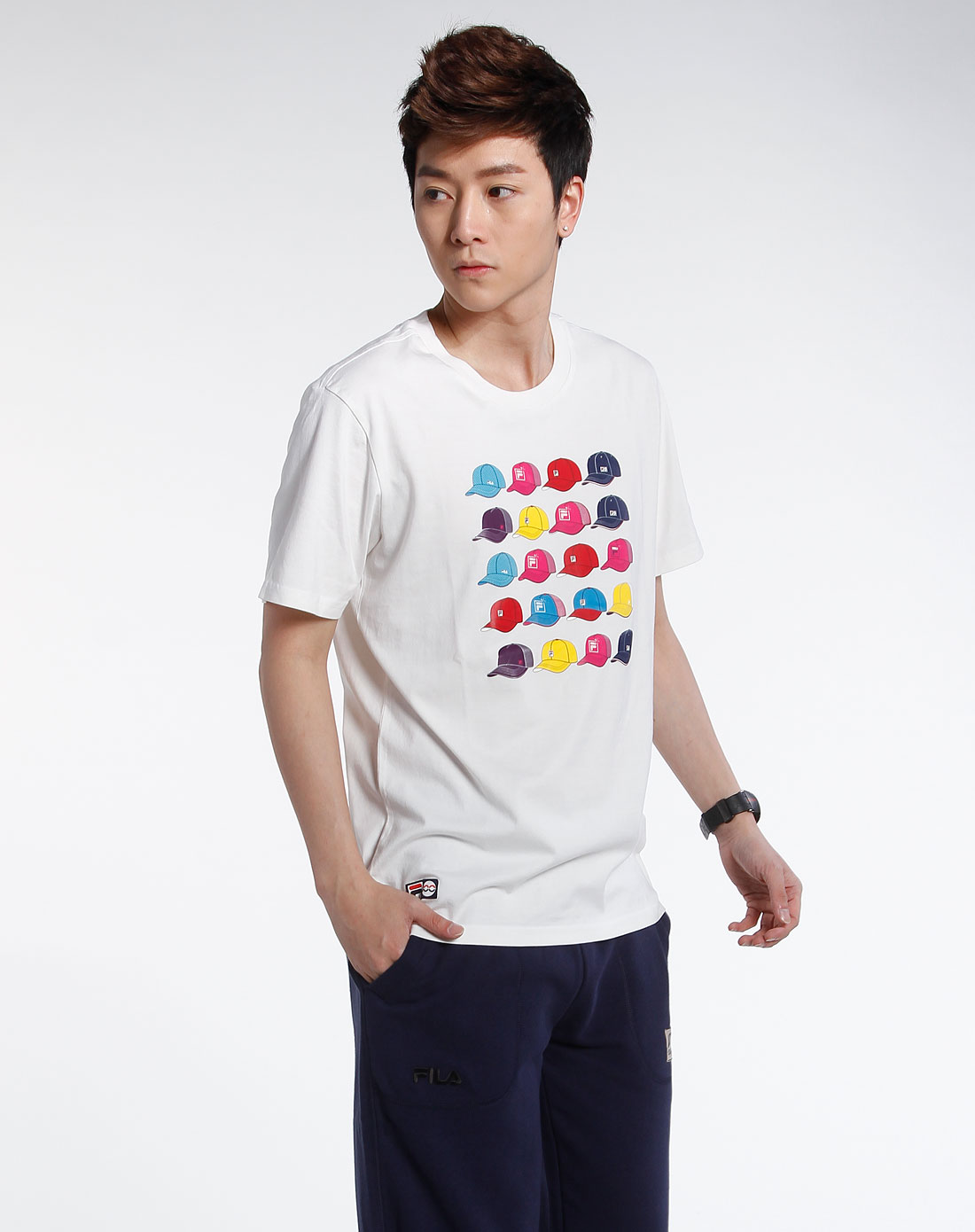 白色圆领鸭舌帽图案短袖t恤