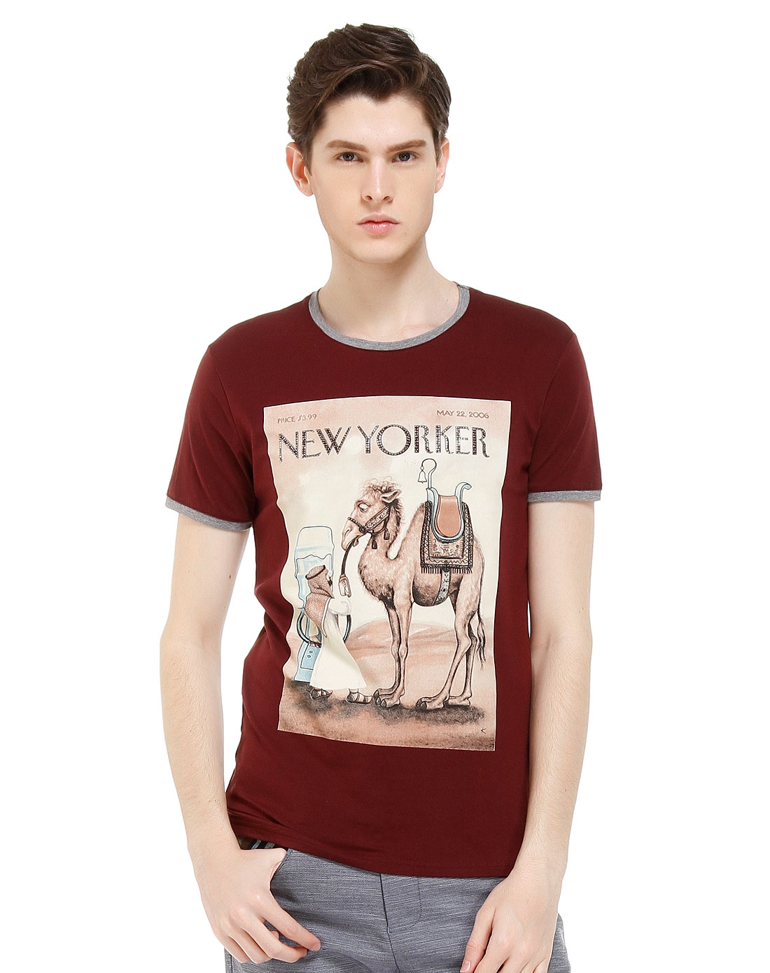 枣红色印骆驼短袖t恤