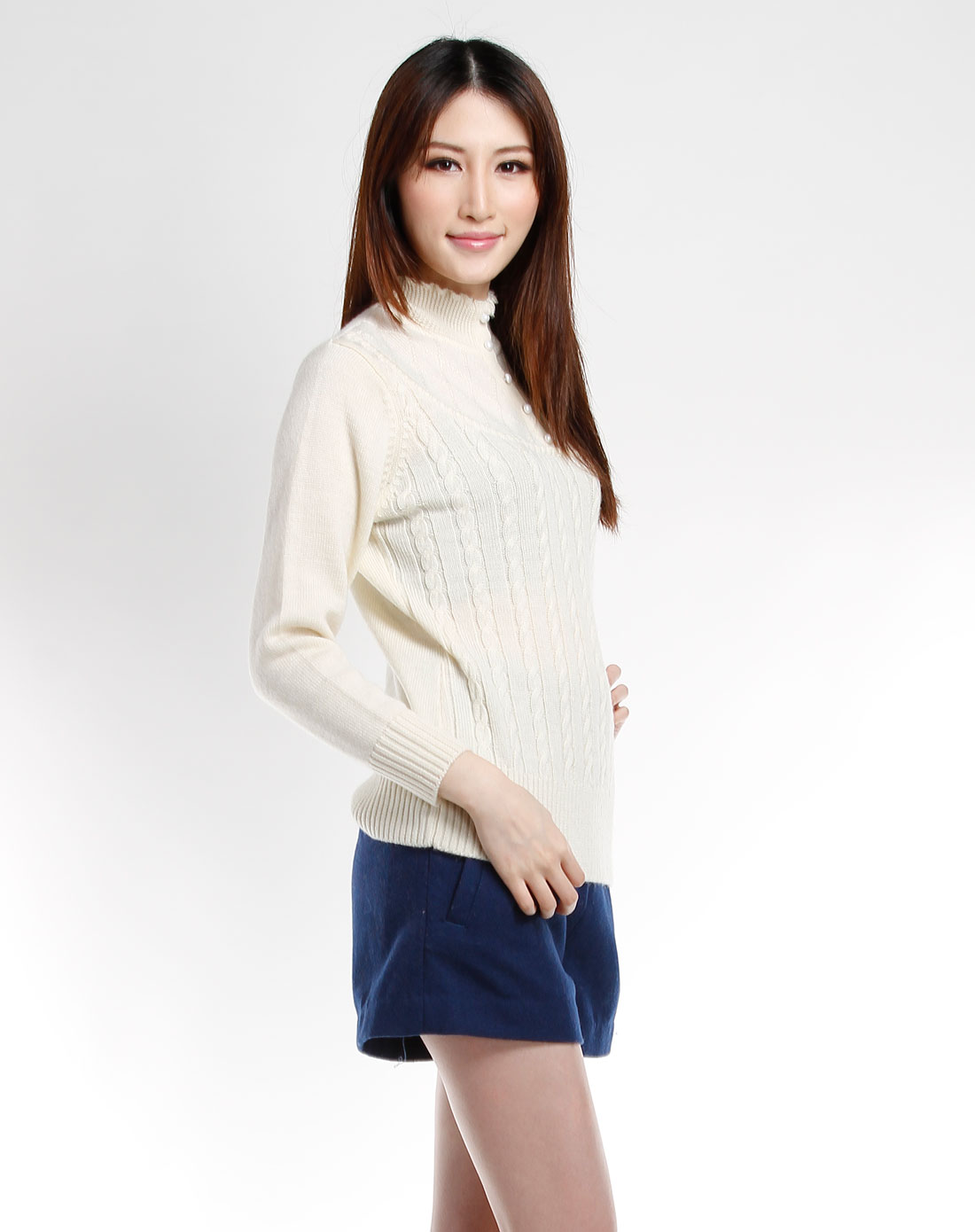 米白色时尚长袖上衣