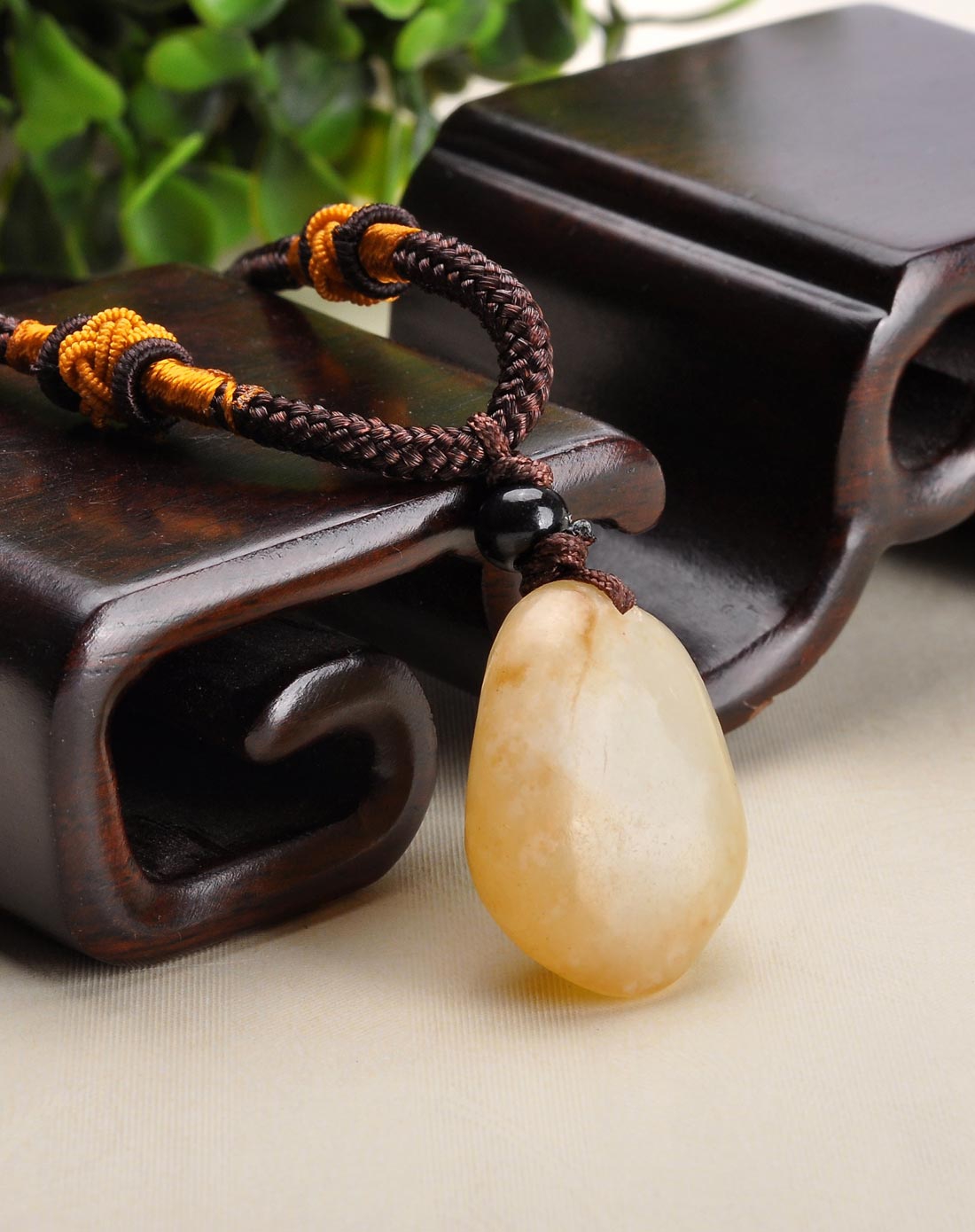 和田玉天山子玉原石吊坠