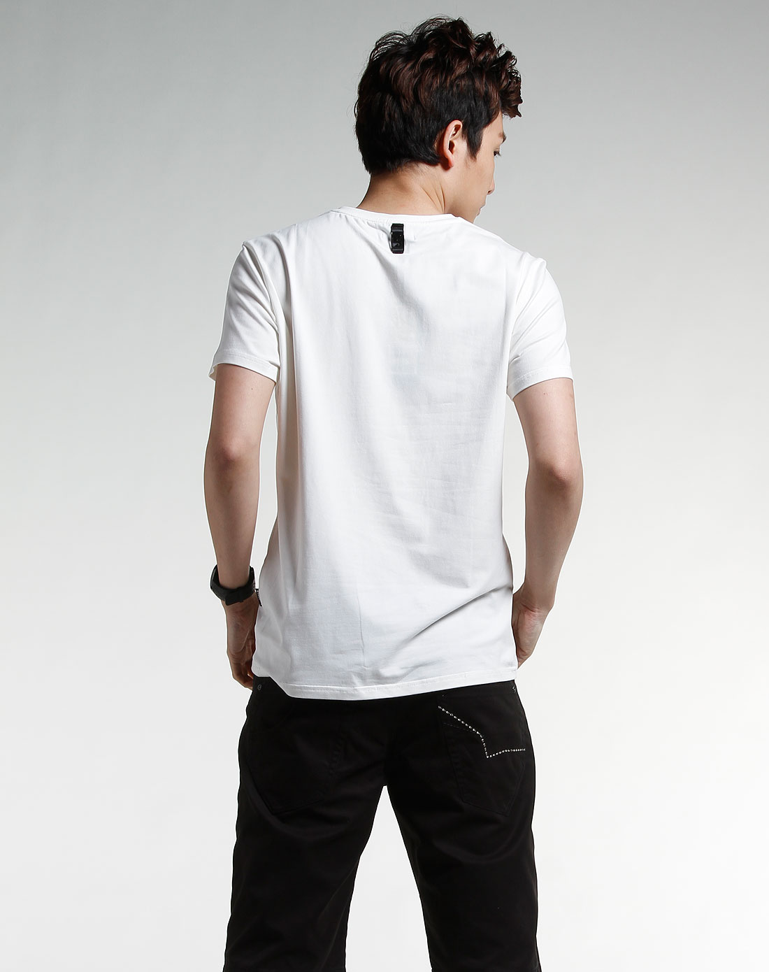 米白色短袖个性t恤