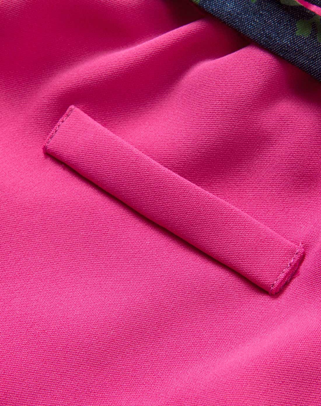 女童玫红色系腰带短裤