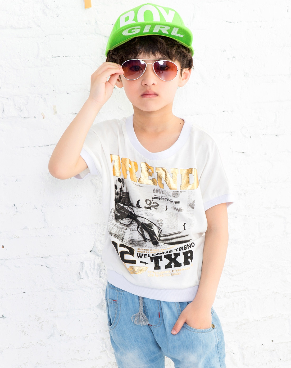 男童白色报纸连袖印花t恤