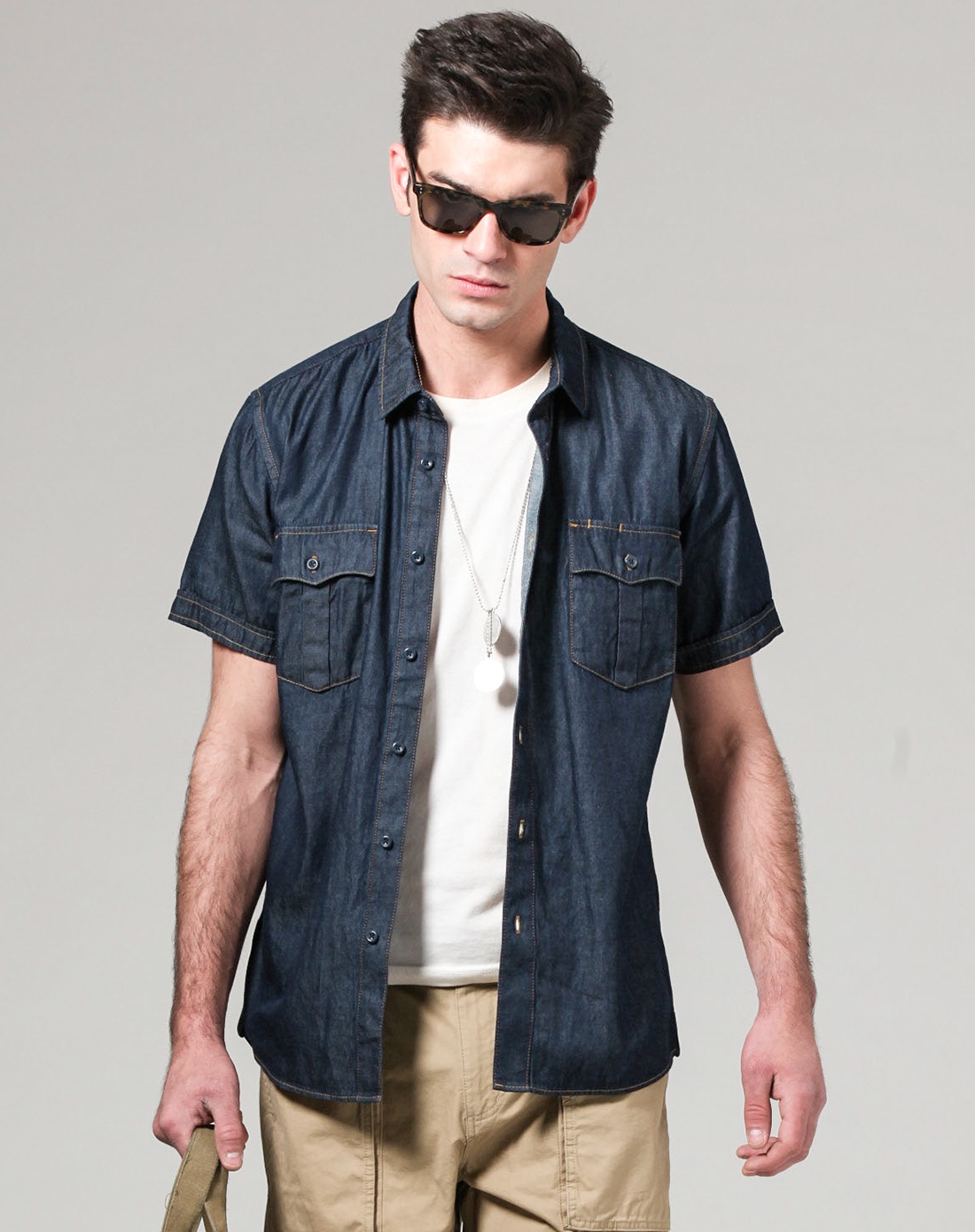 男原牛仔色短袖衬衫