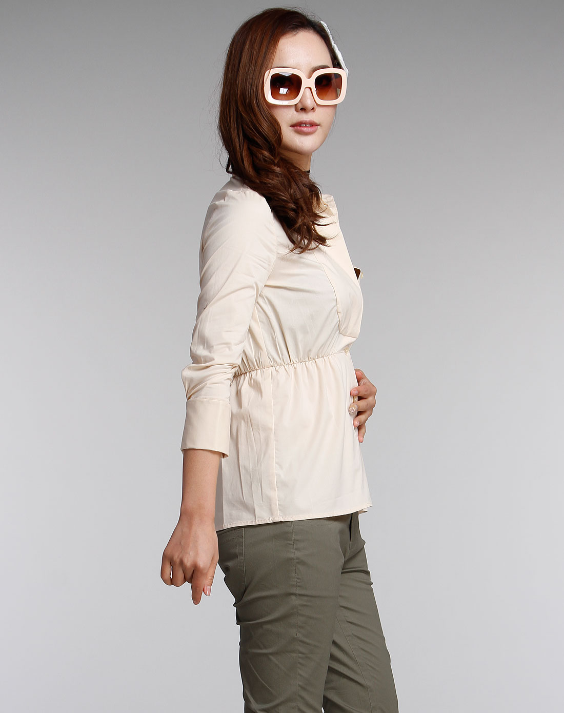 米色休闲长袖衬衫