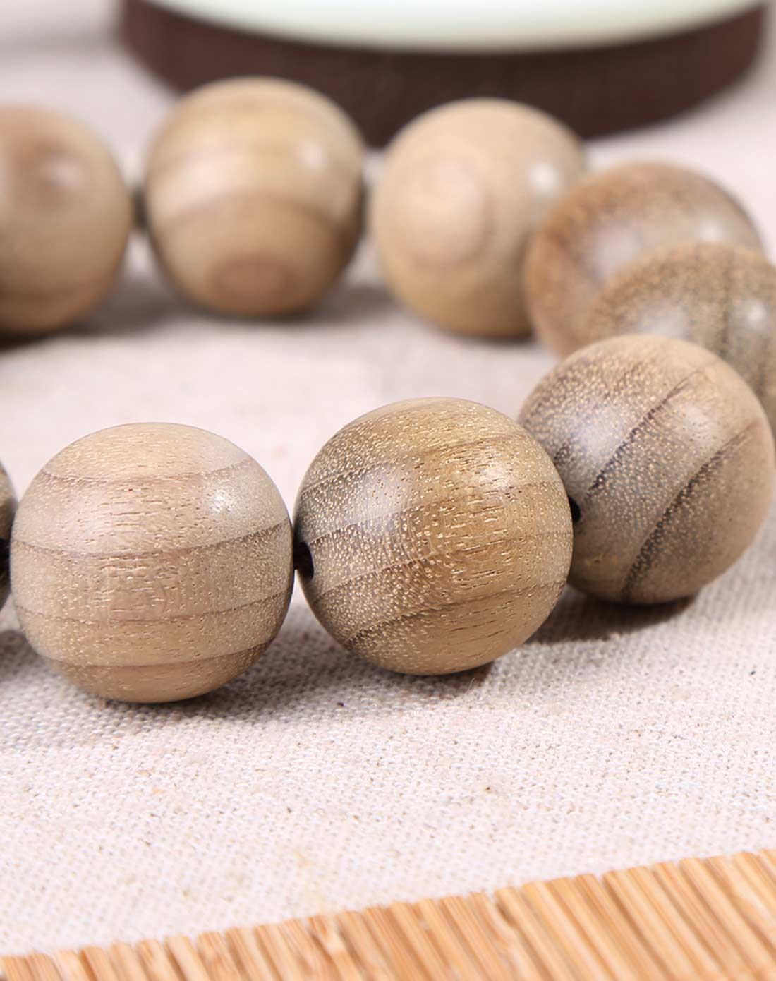 > 金丝楠沉香楠木手串(精品2.0cm)