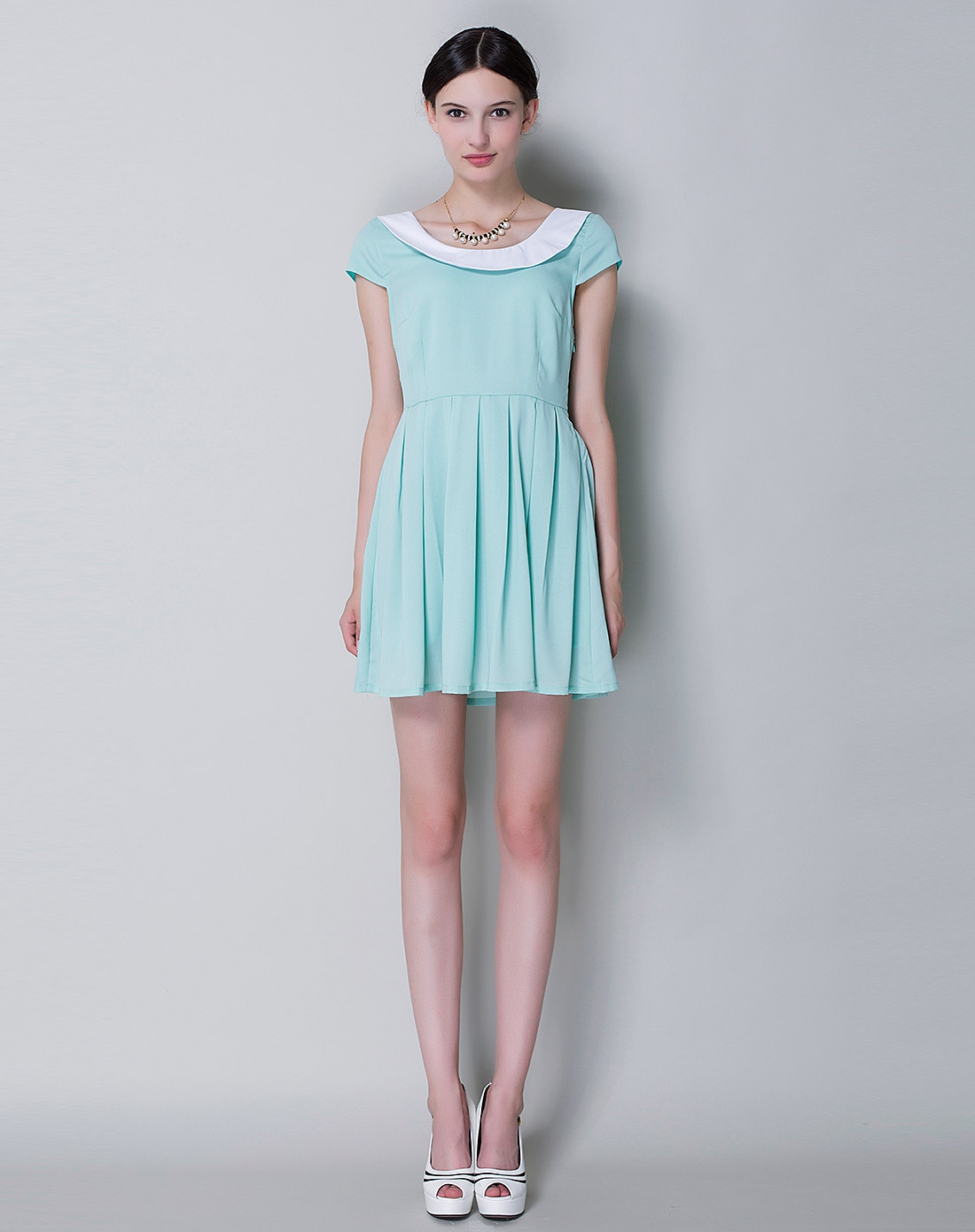 碧绿色蓬蓬裙连衣裙