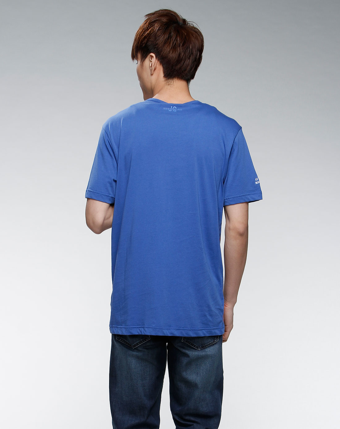 深蓝色圆领短袖t恤