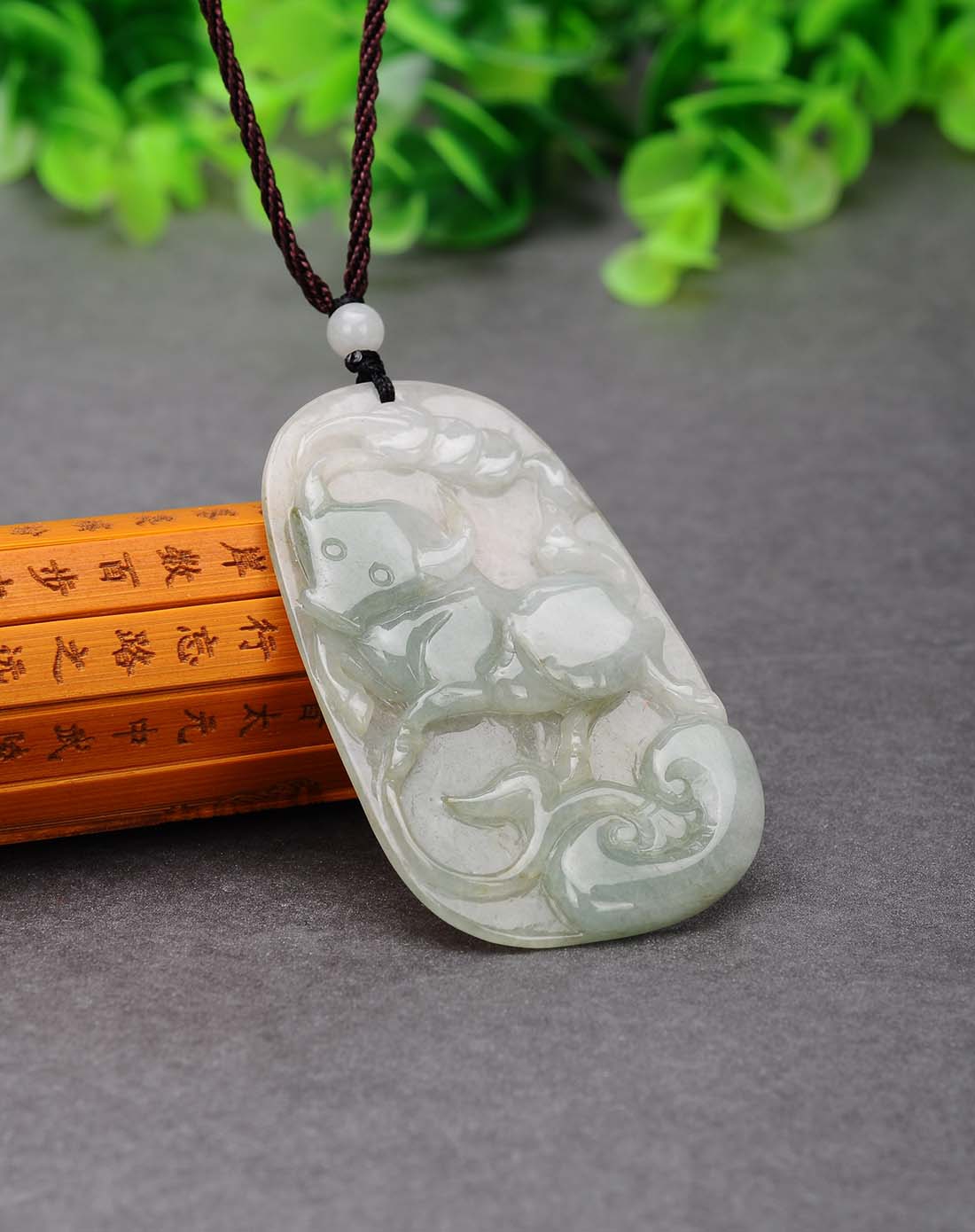 天然a货翡翠糯种水润牛生肖牌