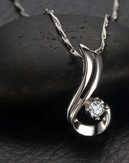 10分k白金钻石吊坠-天使的拥抱