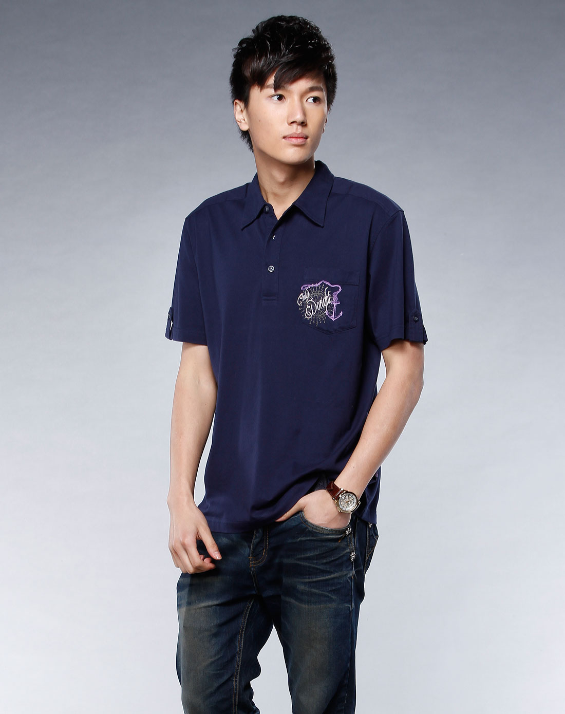 藏青色印花翻领短袖t恤