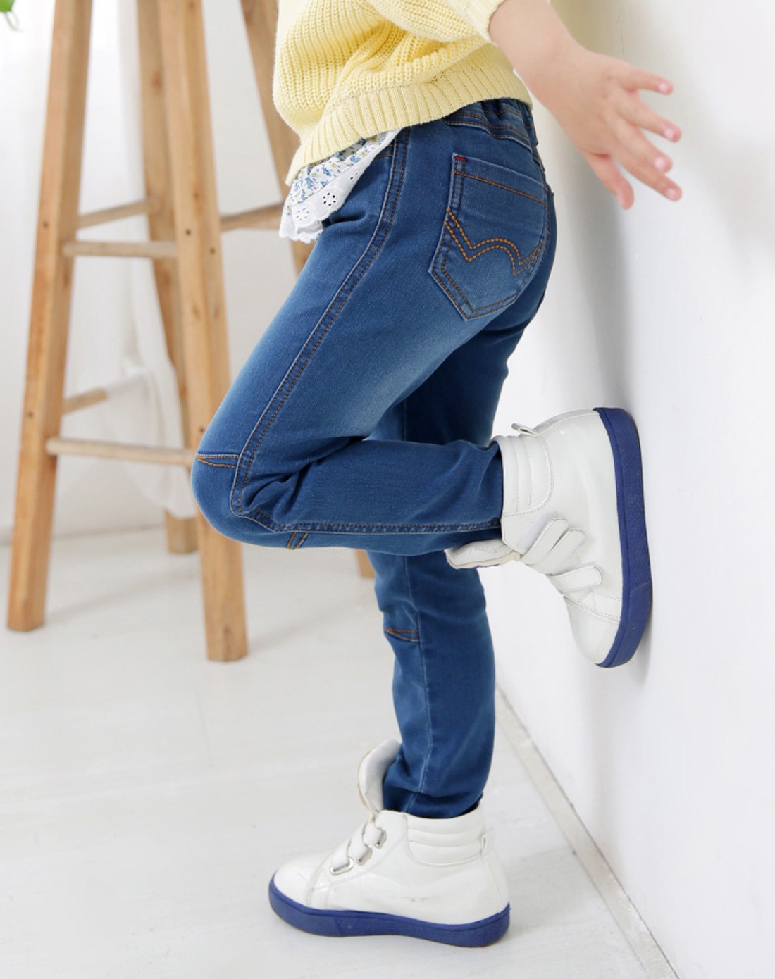 女童蓝色牛仔裤