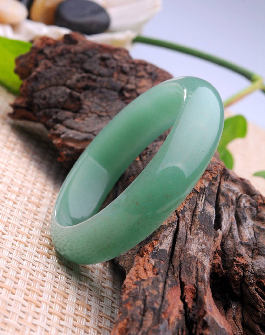 精品东陵玉手镯