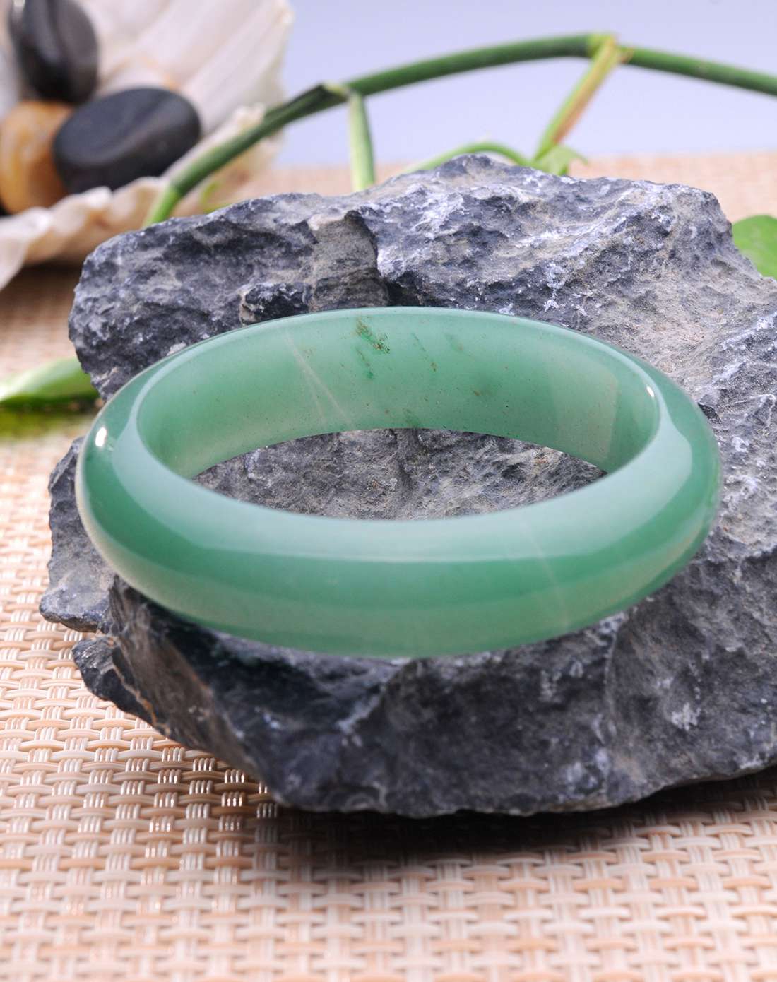 精品东陵玉手镯