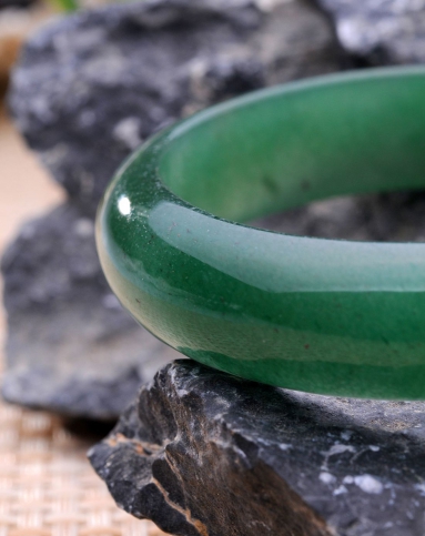 精品东陵玉手镯