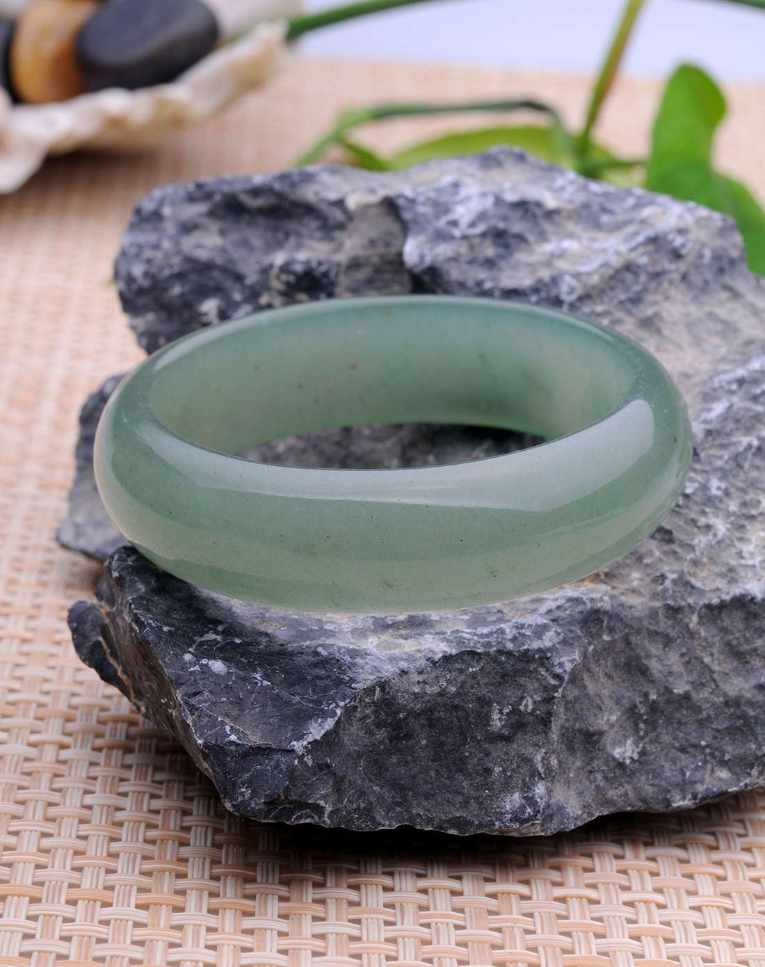 精品东陵玉手镯