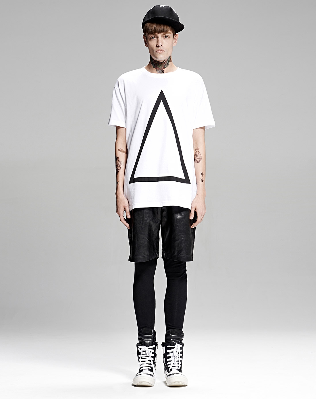 inxx国际高街品牌移动端专场 long clothing 中性款白色三角形t恤