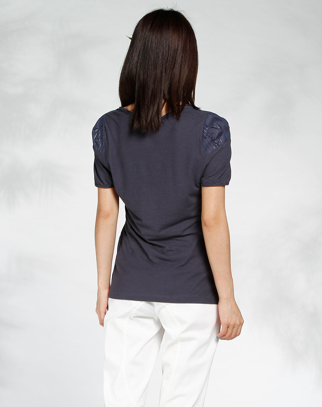 灰蓝色v领短袖针织衫