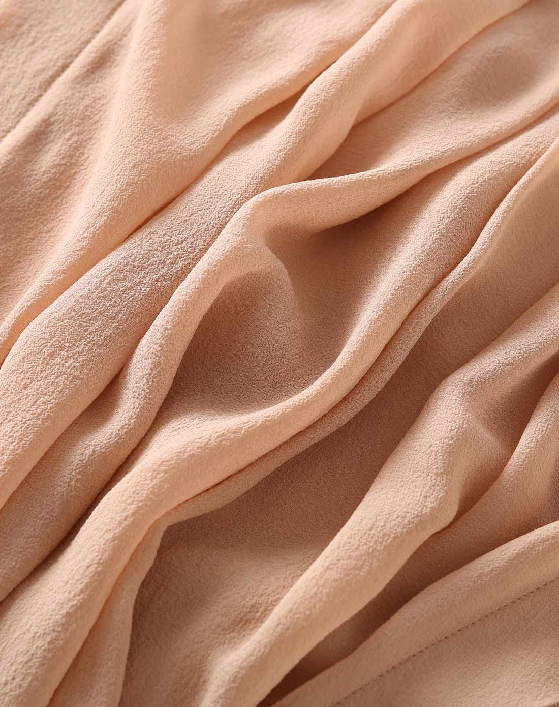 虾肉色加吊带蝙蝠袖小衫