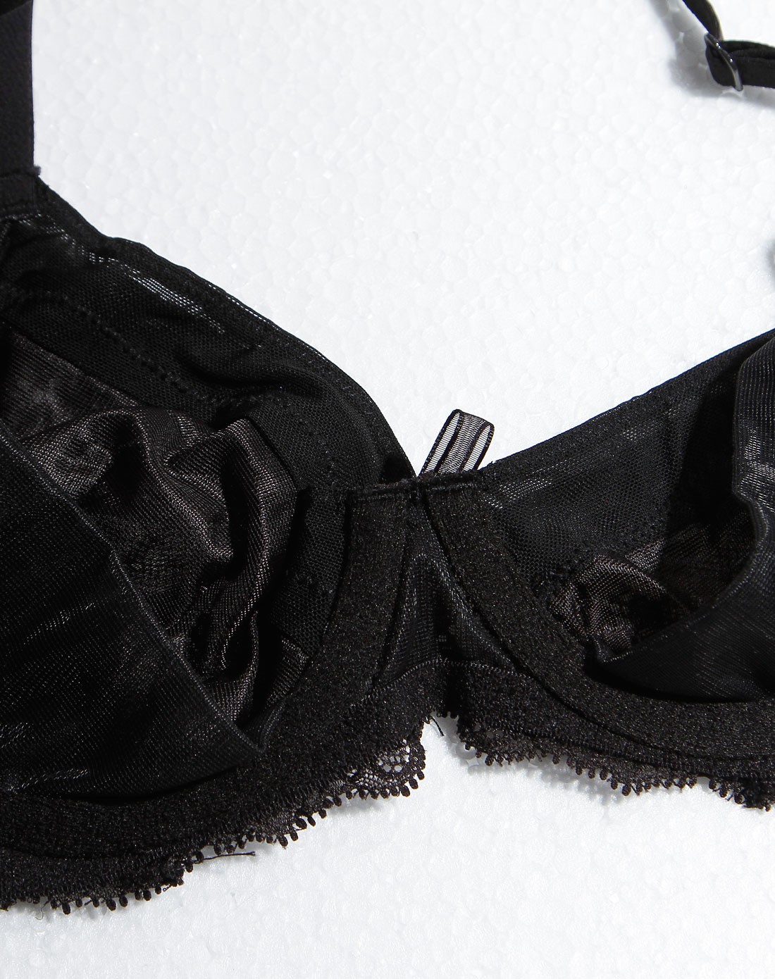 黑色纯洁优雅3/4薄杯文胸