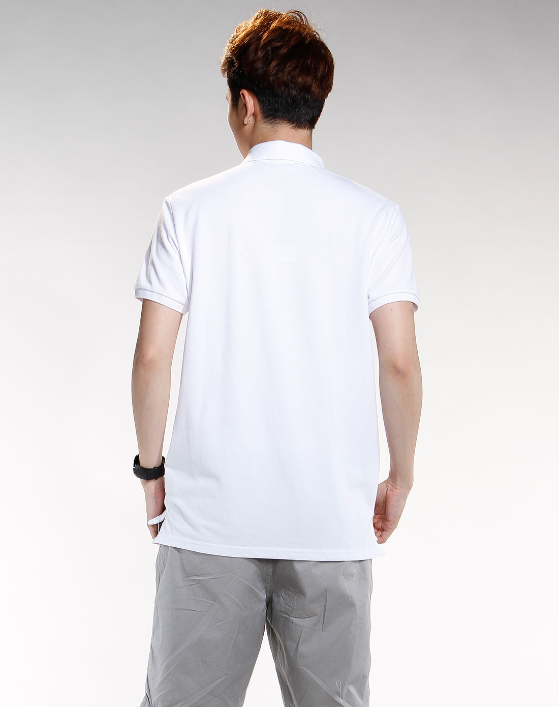 白色简约短袖polo衫