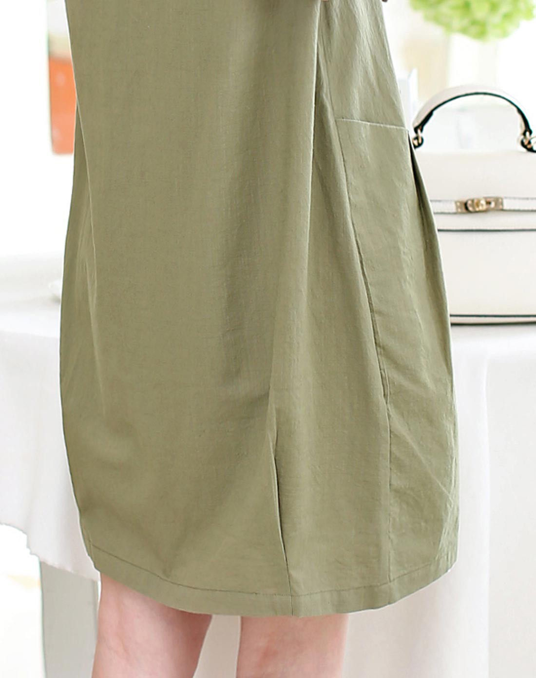 女豆绿色单排扣短袖宽松连衣裙