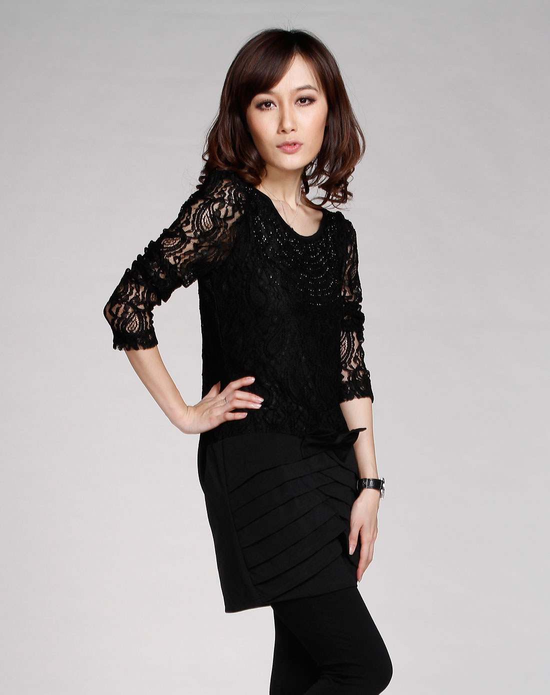 黑色蕾丝花边修身长袖连衣裙