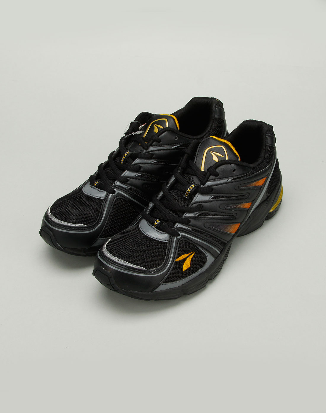 男款黑色时尚跑步运动鞋