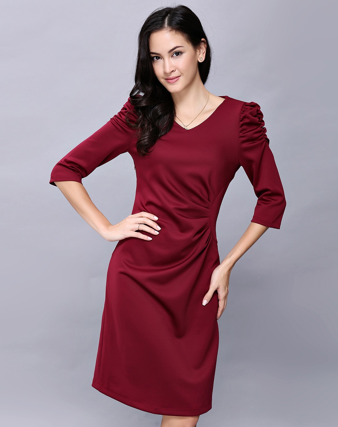 女款枣红色v领泡泡袖连衣裙